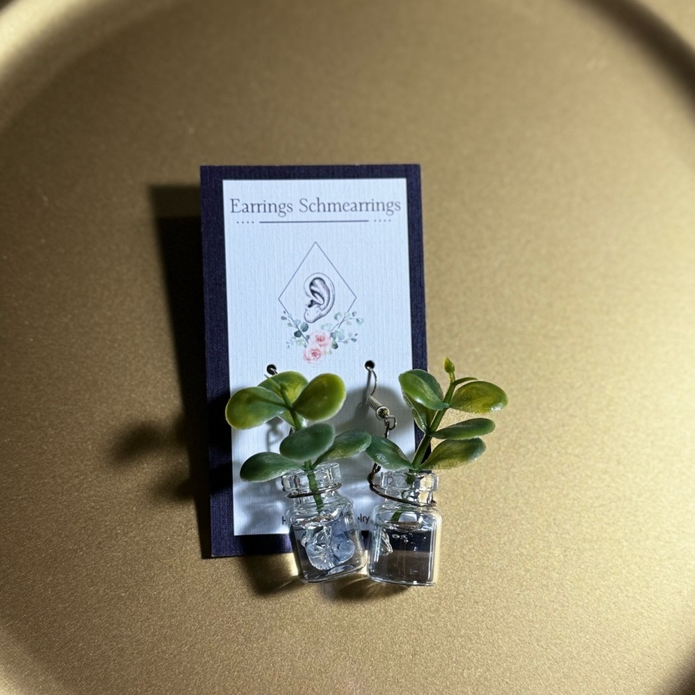 Woman’s polymer & resin earrings